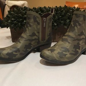 Lucky Brand 🍀 Camo Rain-Booties